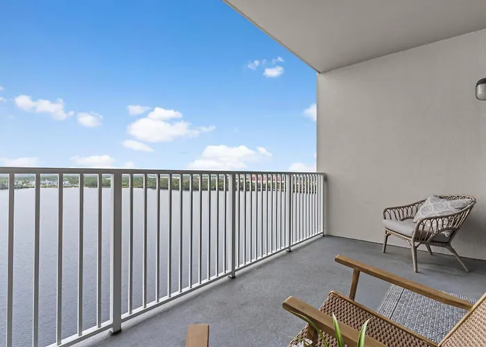5-Min To Disney Lakeside Retreat